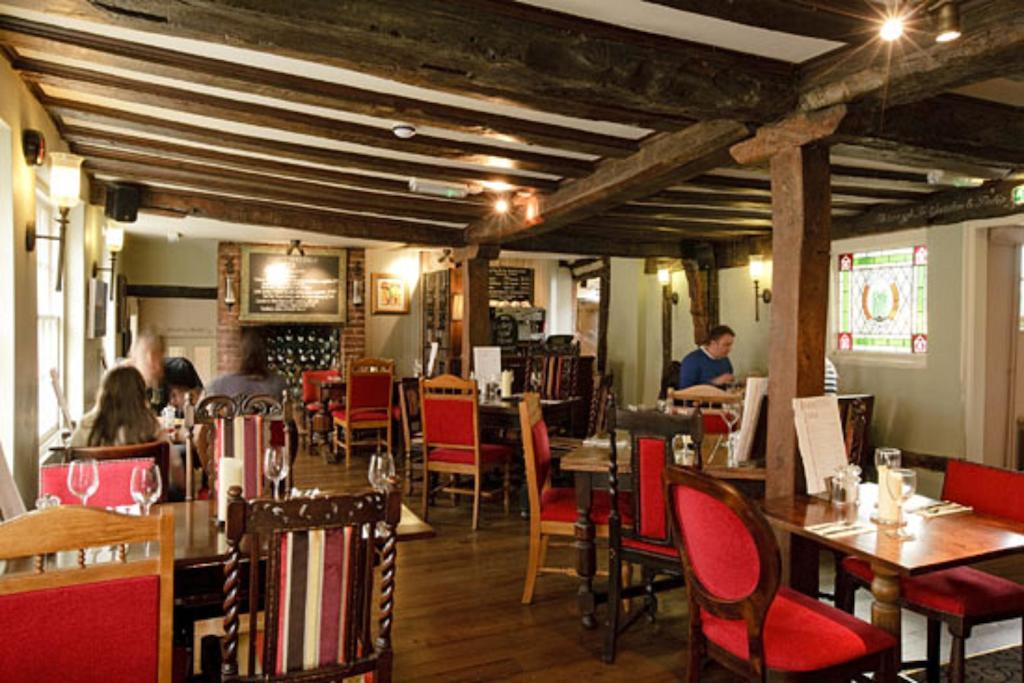 ווברן The Bell Hotel & Inn By Greene King Inns מסעדה תמונה