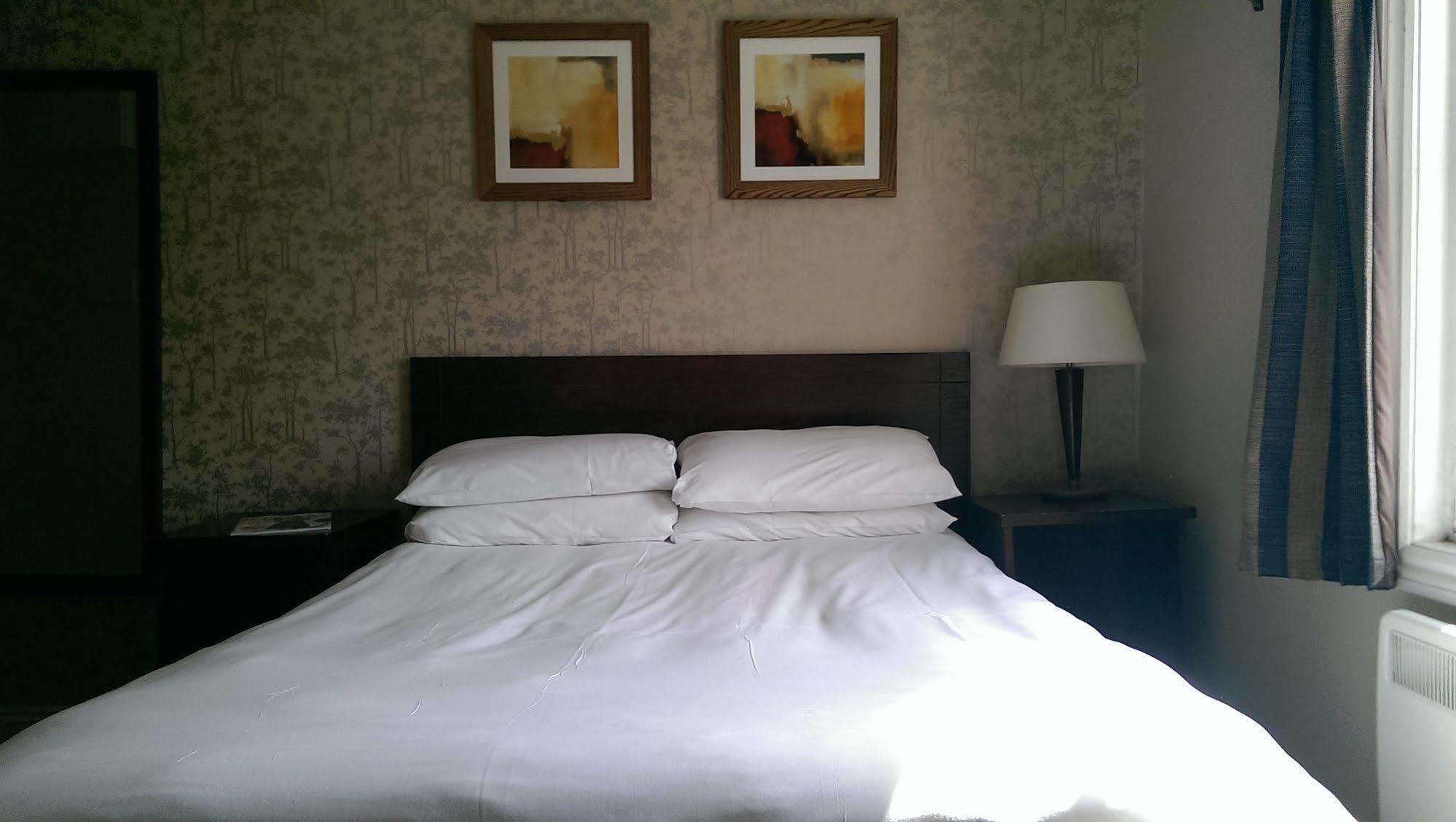 ווברן The Bell Hotel & Inn By Greene King Inns מראה חיצוני תמונה