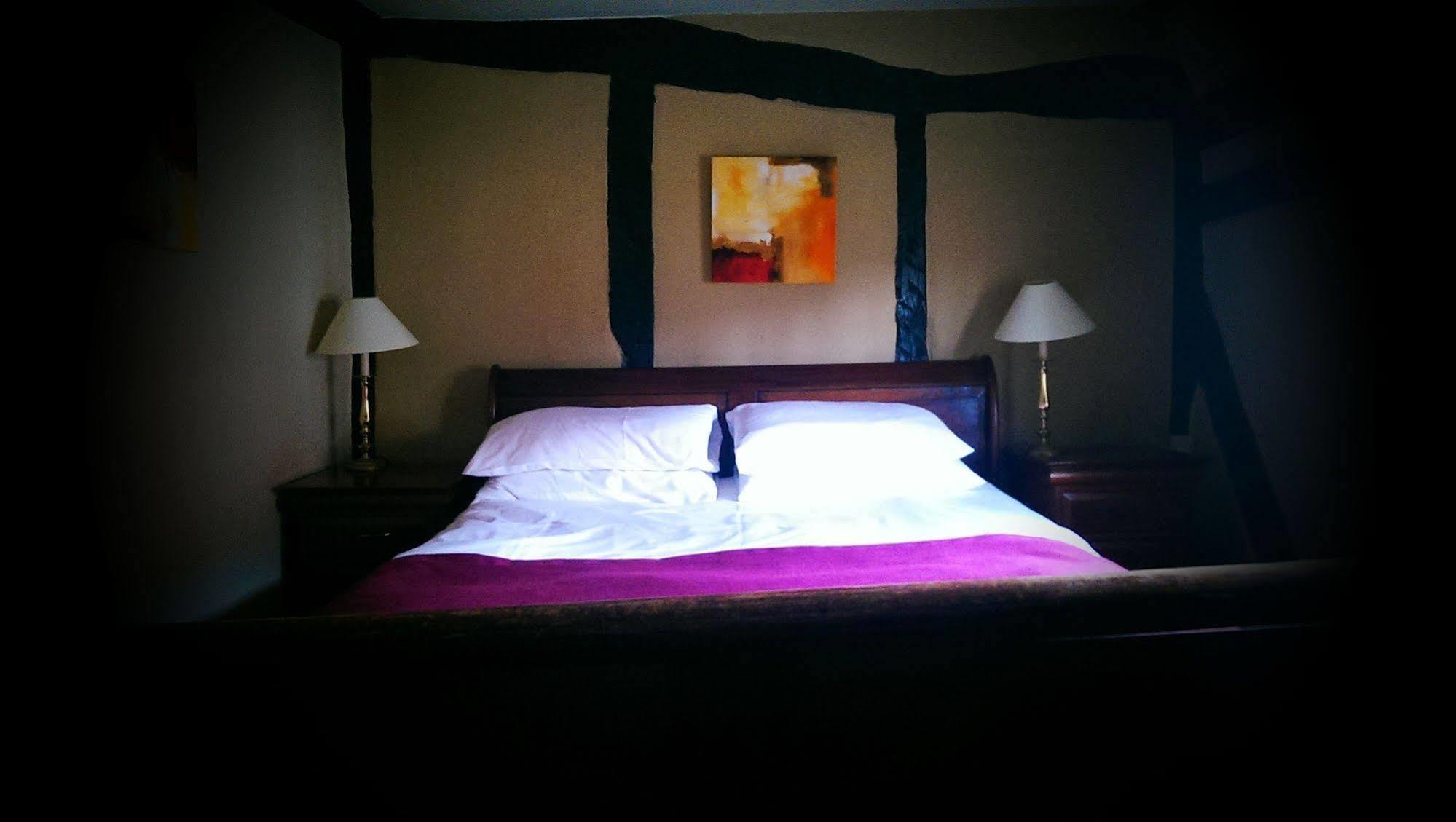 ווברן The Bell Hotel & Inn By Greene King Inns מראה חיצוני תמונה