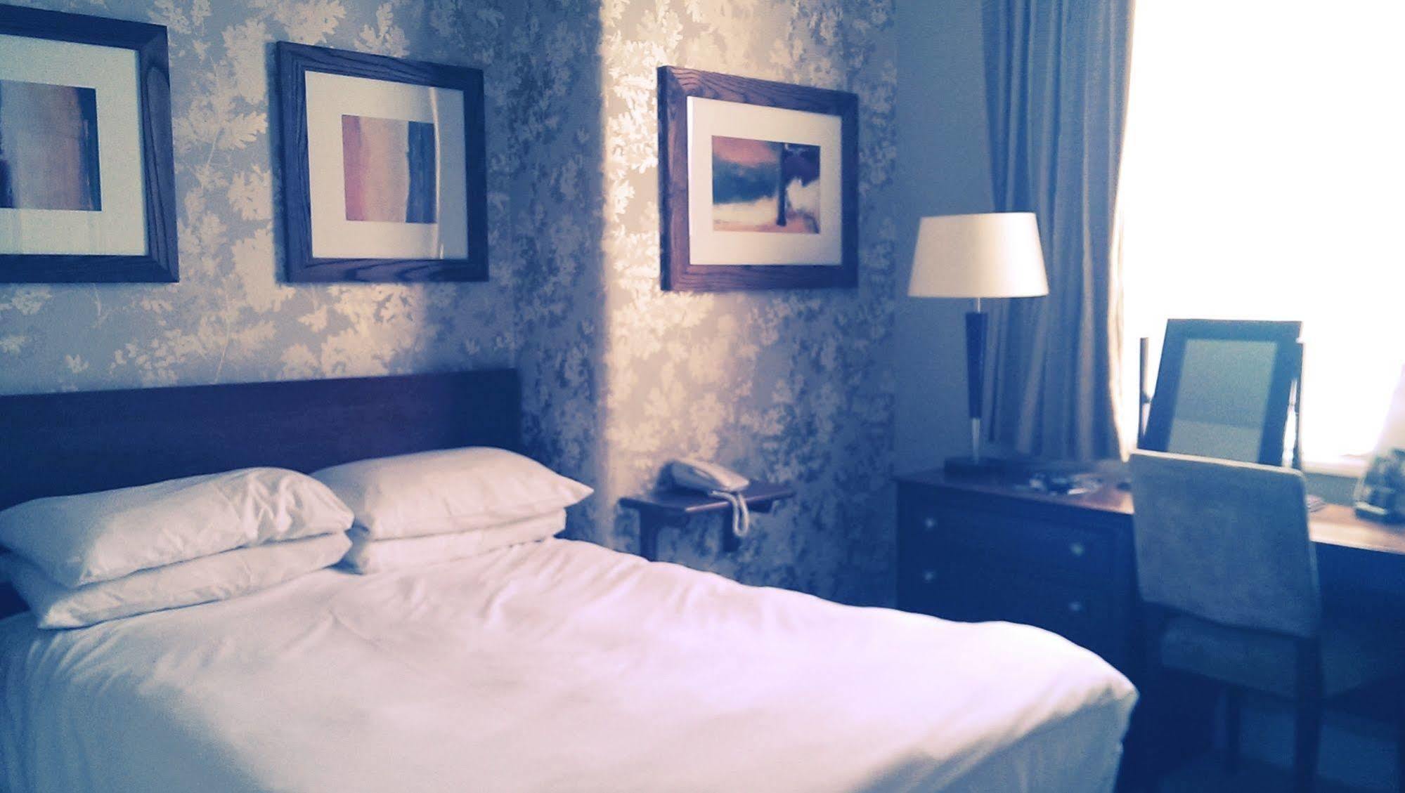 ווברן The Bell Hotel & Inn By Greene King Inns מראה חיצוני תמונה